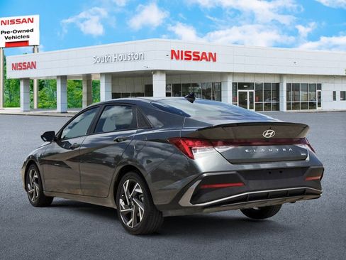 Used 2025 Hyundai Elantra SEL FWD image 3