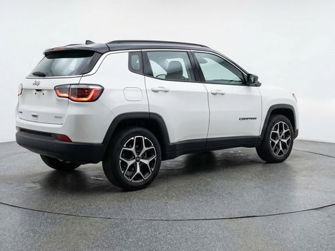 Used 2025 Jeep Compass Limited AWD/4WD image 9