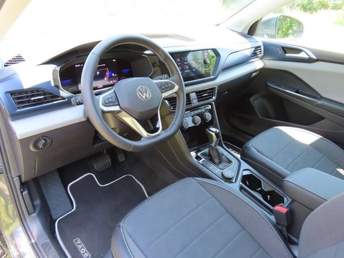Used 2023 Volkswagen Taos SE w/ Panoramic Sunroof Package AWD/4WD image 20