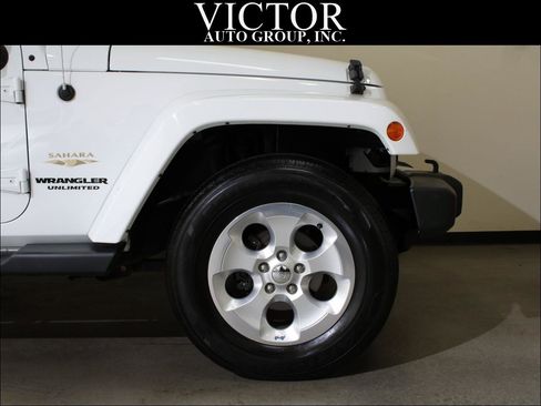 Used 2015 Jeep Wrangler Unlimited Sahara w/ Connectivity Group AWD/4WD image 14