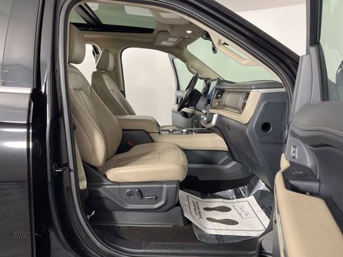 Used 2023 Ford Expedition Limited image 43