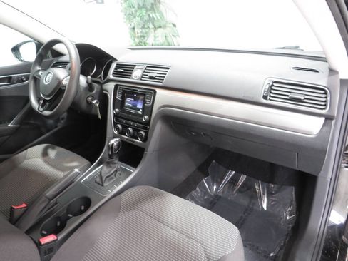 Used 2016 Volkswagen Passat 1.8T R-Line FWD image 9