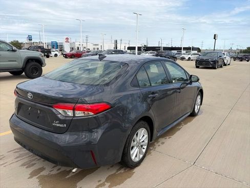 Used 2023 Toyota Corolla LE w/ LE Convenience Package FWD image 7