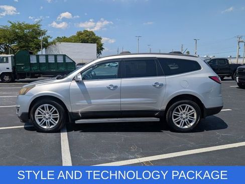 Used 2015 Chevrolet Traverse LT w/ Style and Technology Package FWD image 4