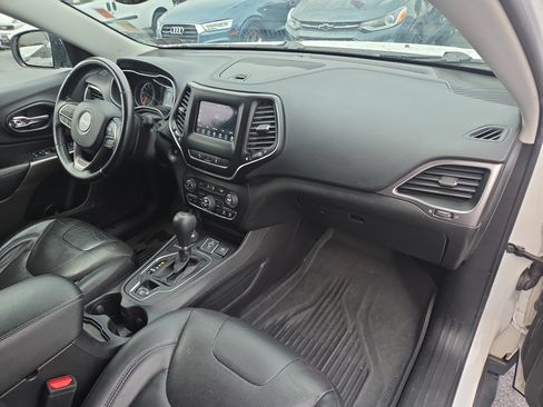 Certified 2020 Jeep Cherokee Latitude Lux w/ Comfort/Convenience Group AWD/4WD image 19