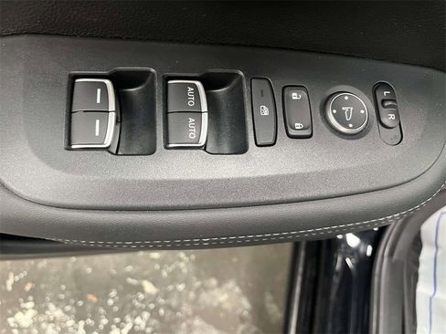 Used 2024 Honda HR-V EX-L image 17