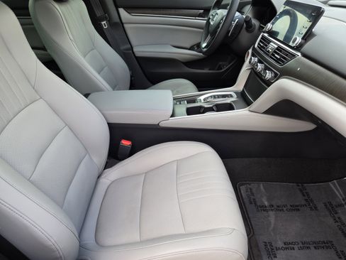 Used 2019 Honda Accord Touring image 10