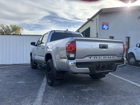 Used 2022 Toyota Tacoma SR5 image 3