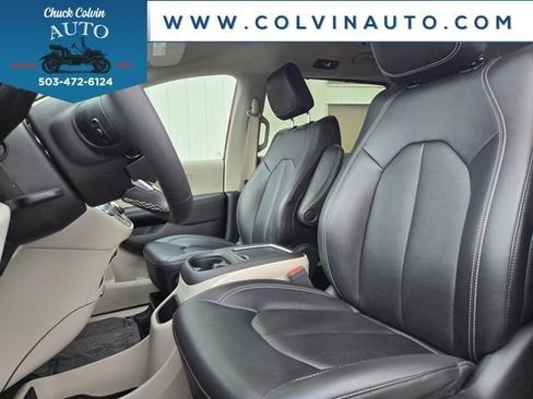 Used 2024 Chrysler Pacifica Touring-L image 20