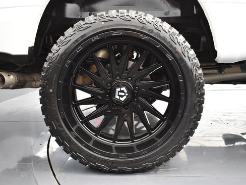 Used 2022 Ford F250 Lariat w/ Black Appearance Package image 17