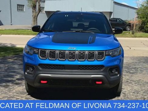 Used 2025 Jeep Compass Trailhawk AWD/4WD image 3