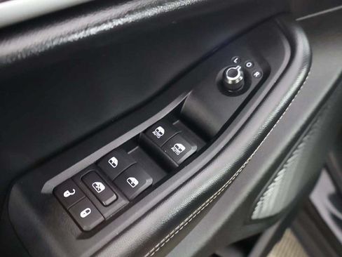 Used 2023 Jeep Grand Cherokee Limited AWD/4WD image 39