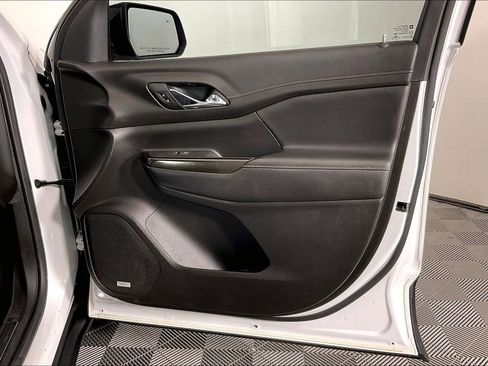 Used 2023 GMC Acadia AT4 w/ Technology Package image 25