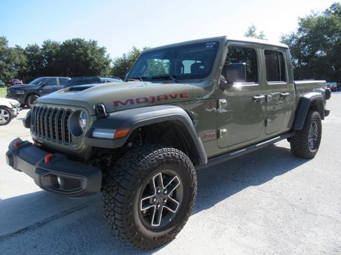 Used 2026 Jeep Gladiator Mojave AWD/4WD image 2