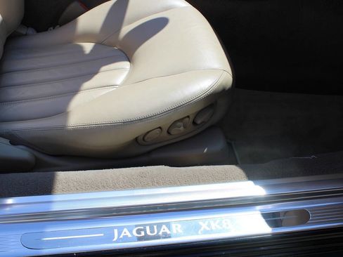 Used 2004 Jaguar XK8 Convertible image 37