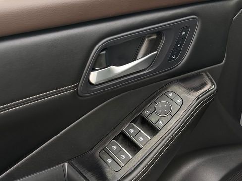 Certified 2023 Nissan Rogue SL w/ SL Premium Package FWD image 8