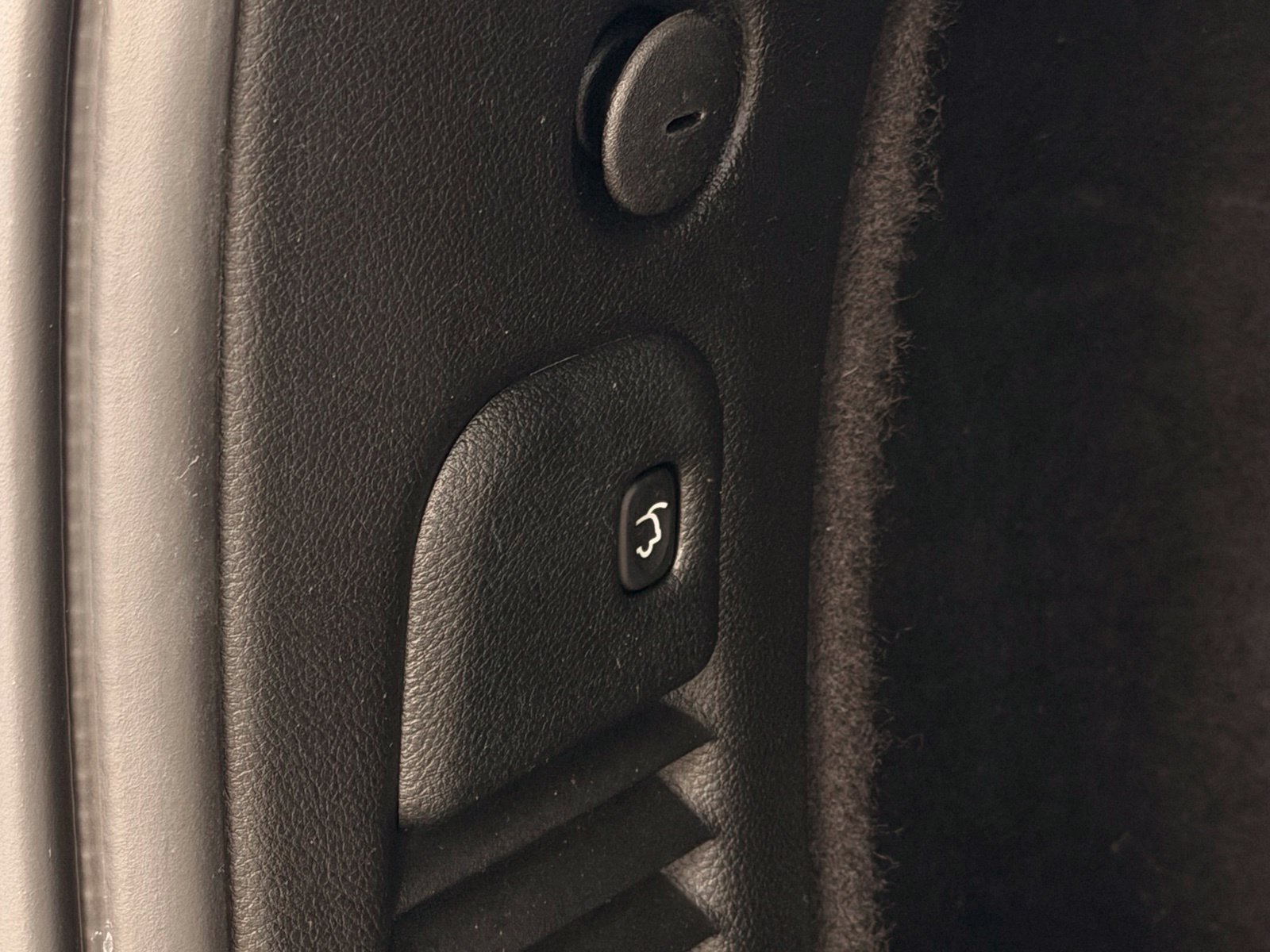 Used 2022 Dodge Durango R/T w/ Blacktop Package AWD/4WD image 51