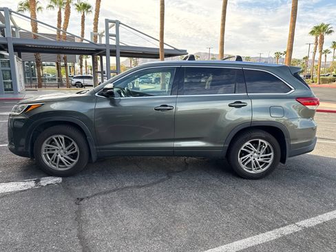 Used 2018 Toyota Highlander Limited AWD/4WD image 8