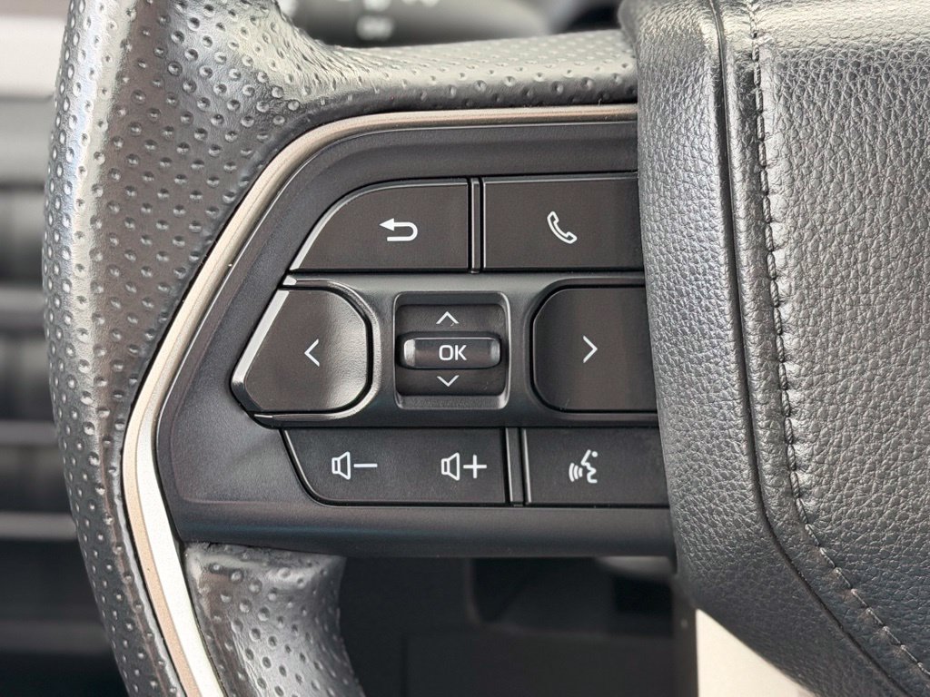 Used 2025 Toyota 4Runner SR5 AWD/4WD image 11