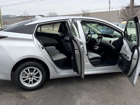 Used 2017 Toyota Prius Two image 25