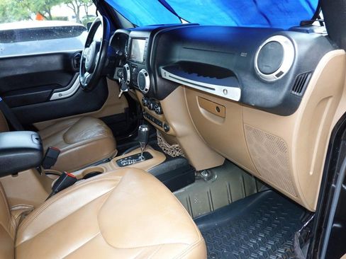 Used 2015 Jeep Wrangler Unlimited Sahara w/ Max Tow Package image 21