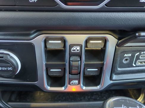 Used 2024 Jeep Wrangler Unlimited Sahara image 24