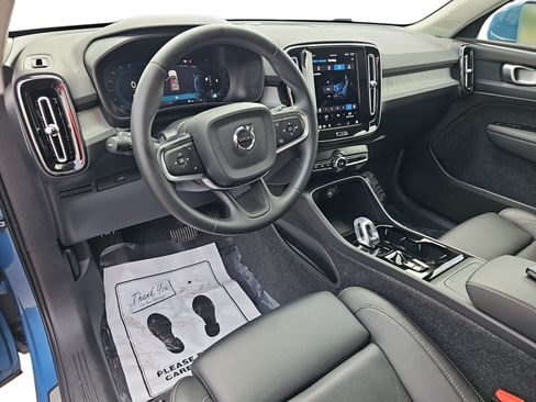 Used 2025 Volvo XC40 B5 Plus AWD/4WD image 13