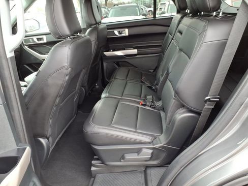 Used 2023 Ford Explorer XLT w/ Equipment Group 202A image 11