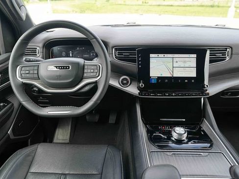Used 2024 Jeep Wagoneer L Series II w/ Flexible Seating Group AWD/4WD image 30