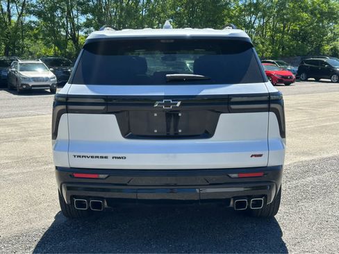 Used 2024 Chevrolet Traverse RS w/ LPO, Floor Liner Package AWD/4WD image 6
