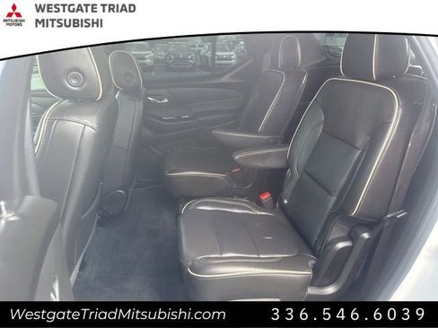 Used 2023 Chevrolet Traverse Premier w/ Redline Edition image 26