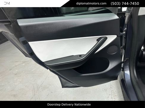 Used 2022 Tesla Model Y Long Range image 29