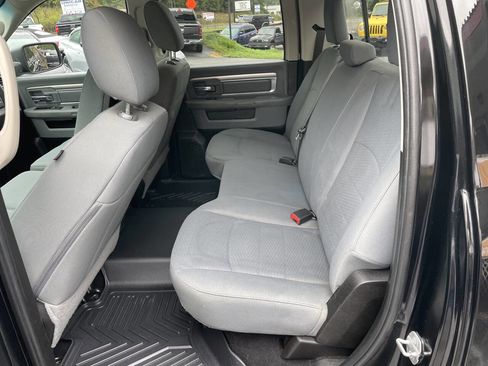Used 2019 RAM 1500 Classic SLT image 9