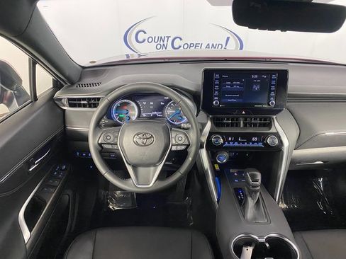 Certified 2022 Toyota Venza XLE image 17