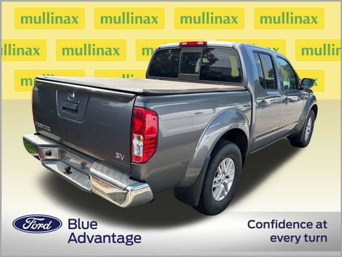 Used 2020 Nissan Frontier SV RWD image 2