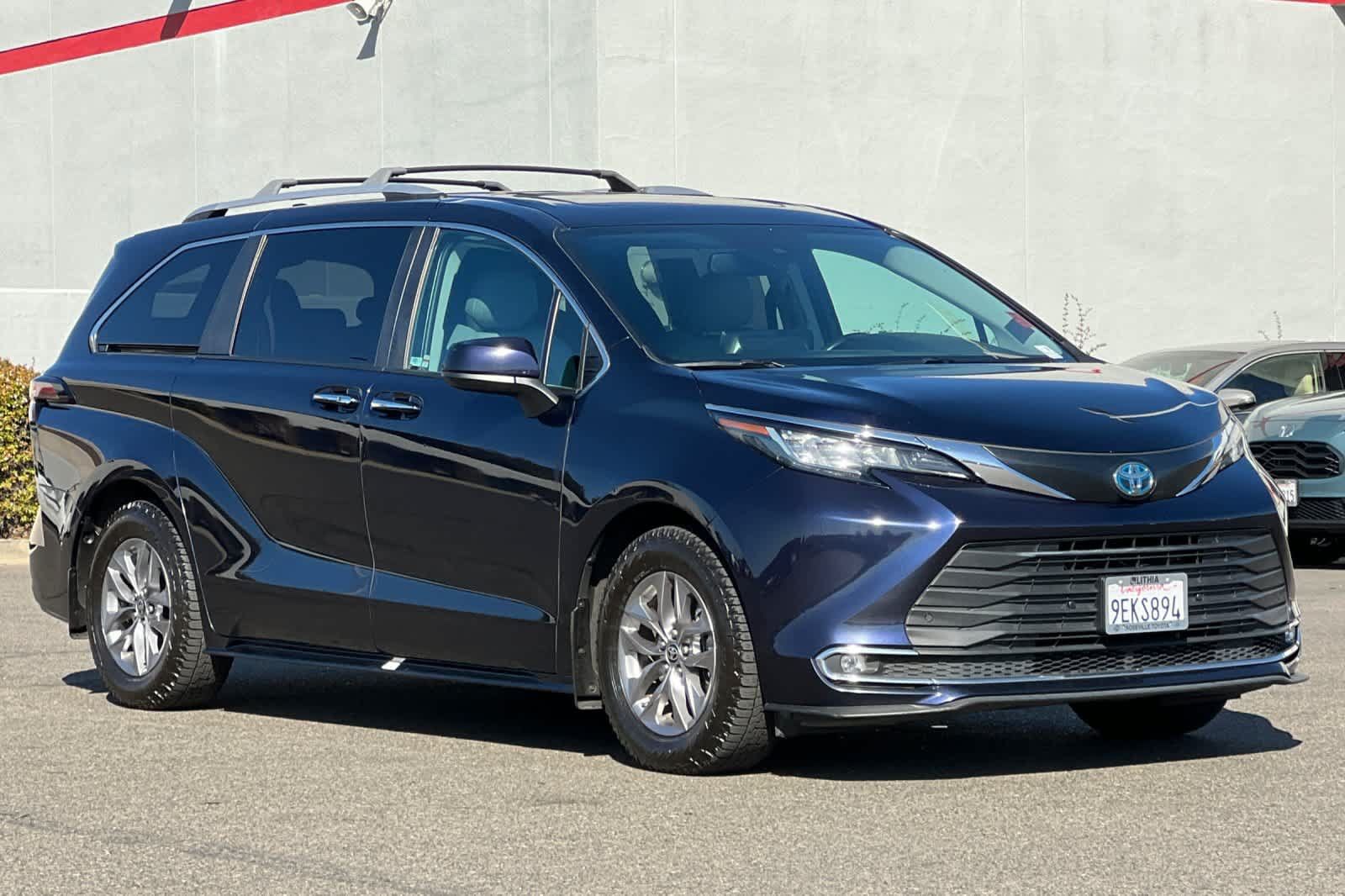 Used 2023 Toyota Sienna XLE AWD/4WD image 5