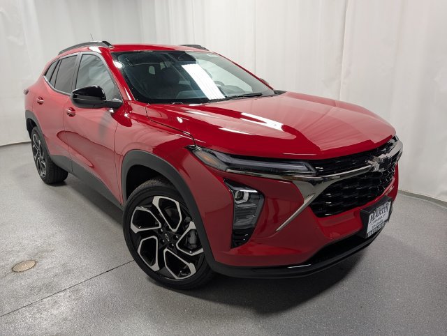 New 2026 Chevrolet Trax RS w/ Driver Confidence Package FWD image 2