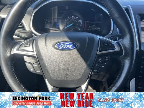 Used 2019 Ford Edge Titanium image 16