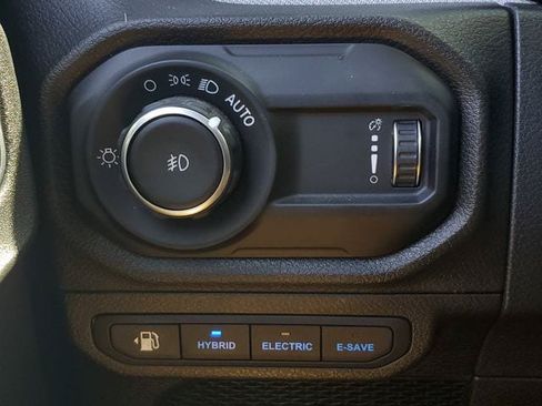 Certified 2024 Jeep Wrangler Unlimited w/ Convenience Group AWD/4WD image 32