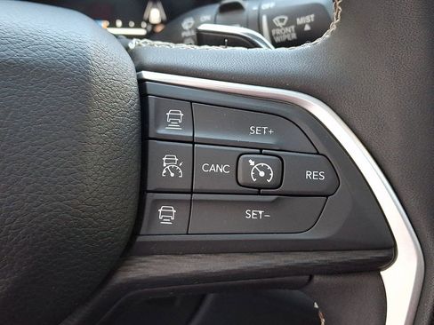 Used 2023 Jeep Grand Cherokee L Altitude image 25