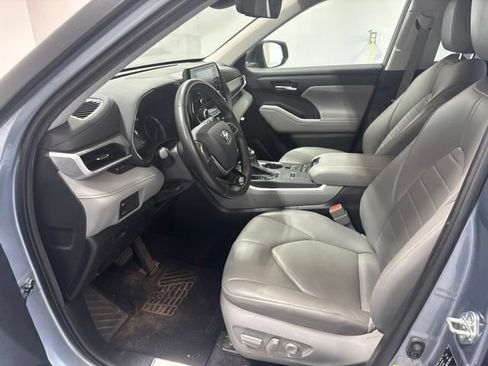 Used 2021 Toyota Highlander XLE FWD image 12