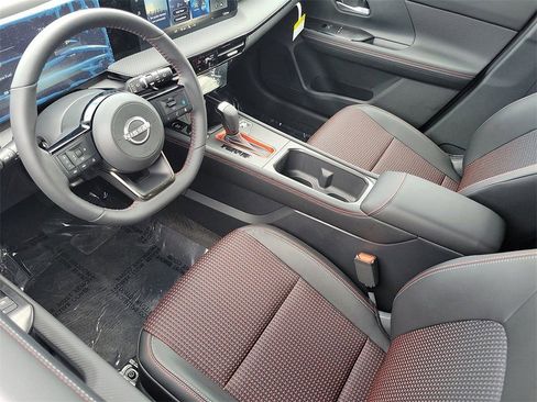 New 2026 Nissan Kicks SR w/ SR Premium Package FWD image 3