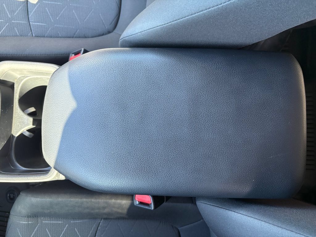 Used 2021 Toyota RAV4 XLE AWD/4WD image 27
