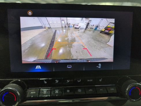 Used 2024 Chevrolet Colorado ZR2 image 18