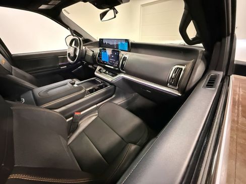 Used 2025 Ford Expedition Tremor image 60