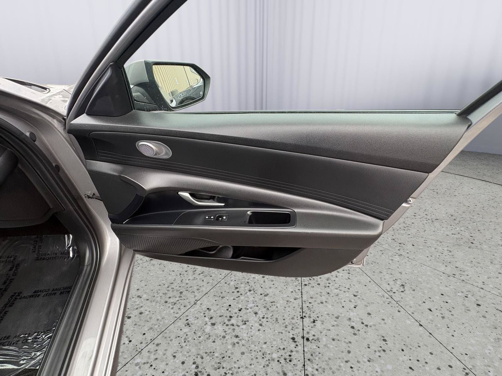 Used 2024 Hyundai Elantra SEL FWD image 13