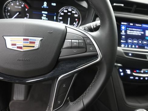 Used 2025 Cadillac XT5 Premium Luxury FWD image 14