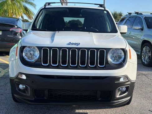 Used 2018 Jeep Renegade Latitude FWD image 8