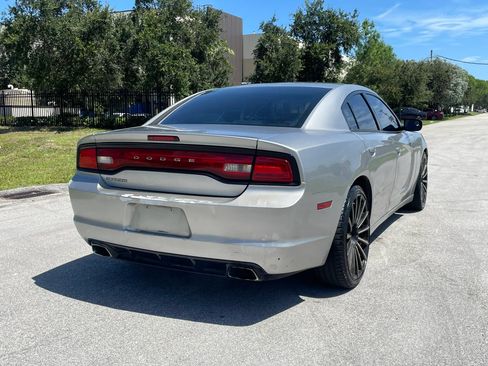 Used 2012 Dodge Charger SE RWD image 8