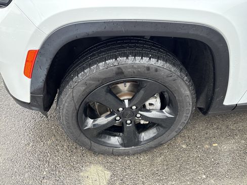 Used 2021 Jeep Grand Cherokee L Laredo image 10